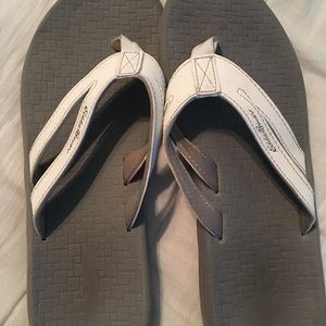 Eddie Bauer flip flops